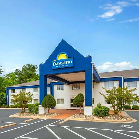 Days Inn & Suites By Wyndham Siler City Buitenkant foto
