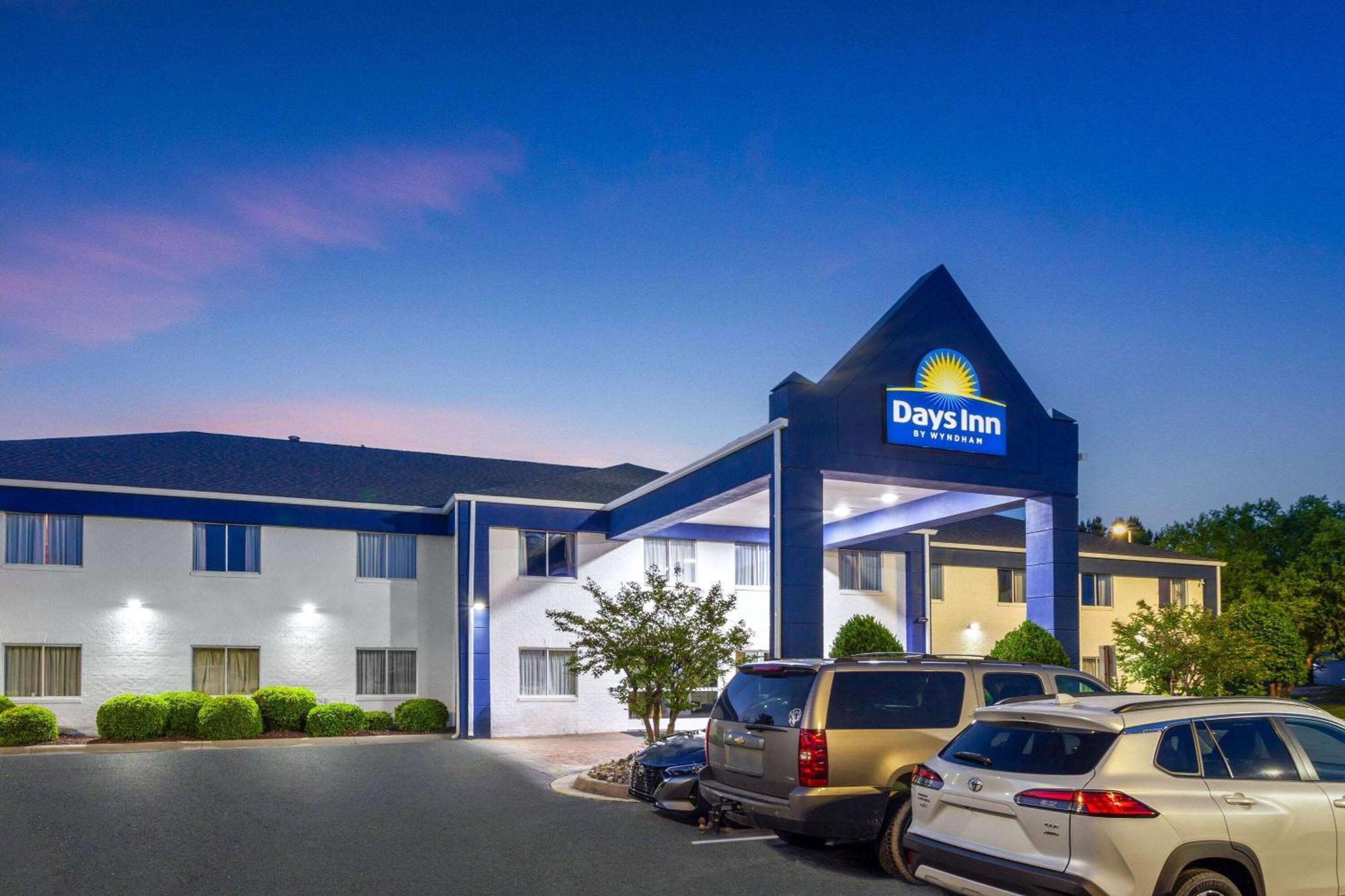 Days Inn & Suites By Wyndham Siler City Buitenkant foto