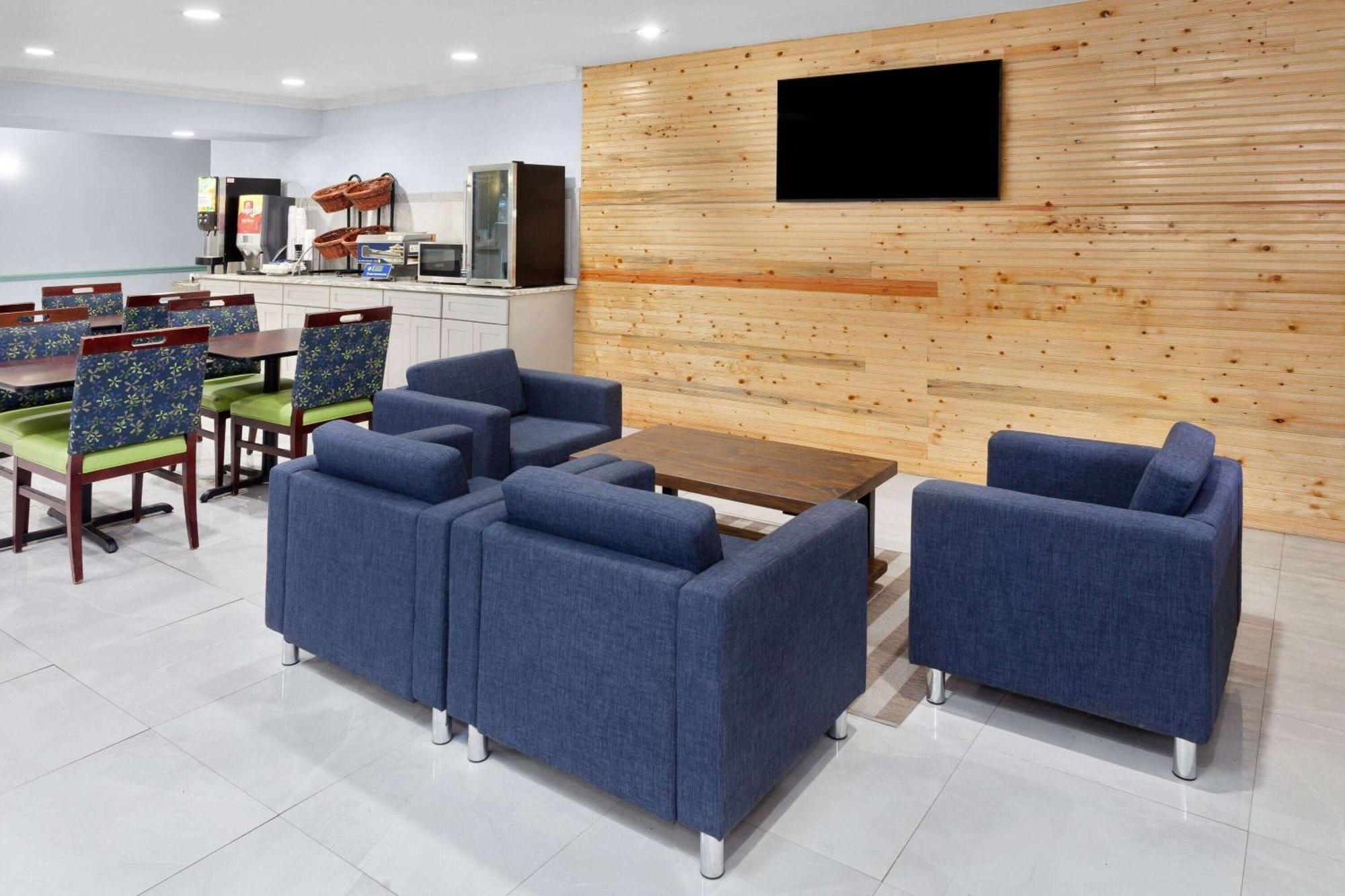 Days Inn & Suites By Wyndham Siler City Buitenkant foto