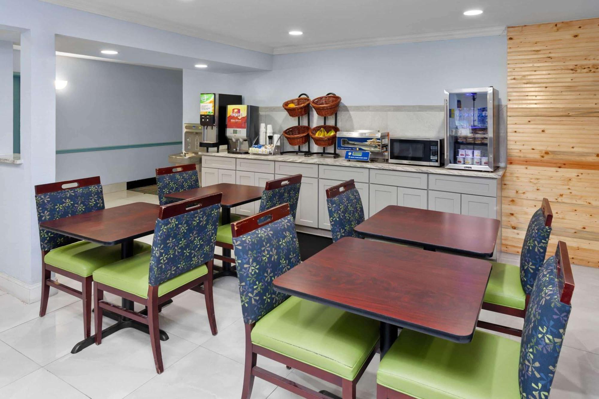 Days Inn & Suites By Wyndham Siler City Buitenkant foto