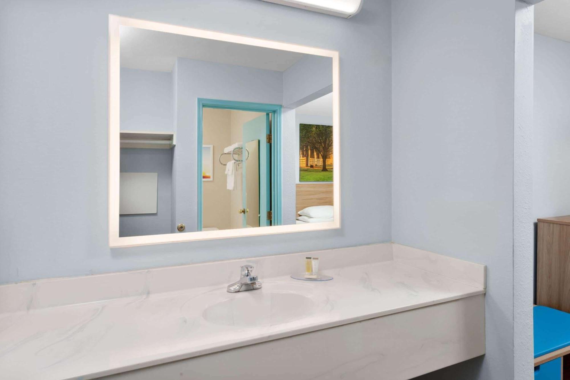 Days Inn & Suites By Wyndham Siler City Buitenkant foto