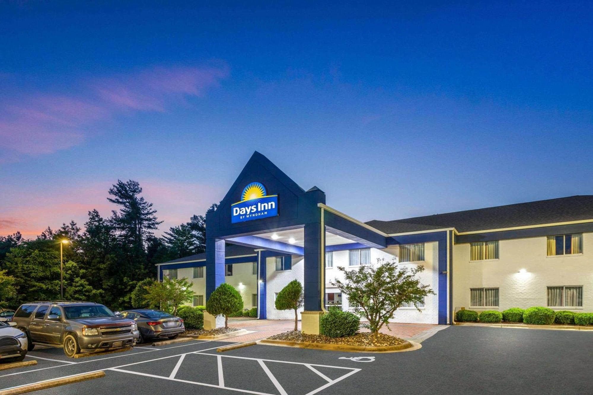 Days Inn & Suites By Wyndham Siler City Buitenkant foto